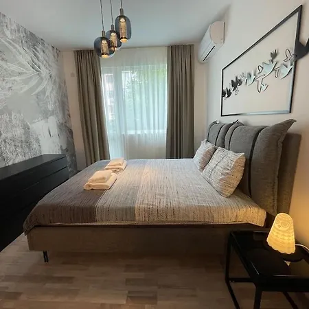 3 Bedroom Apt, Spacious, Near South Park Apartment Sofia