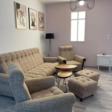 Apartment 3 Bedroom Apt, Spacious, Near South Park *